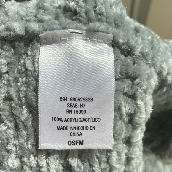 Gray Acrylic Infinity Scarf - Picture 3 of 5